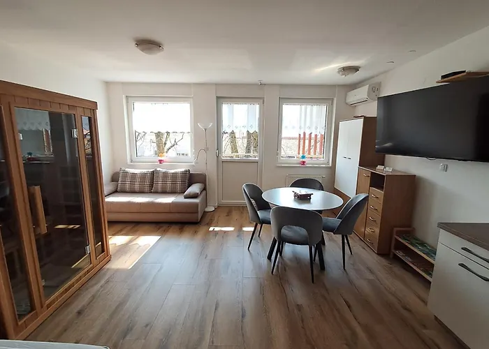 Apartment Honey Bee With Sauna
